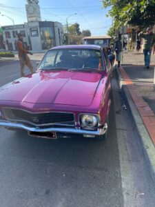 vintage car show Glen Huntly purple vintage car