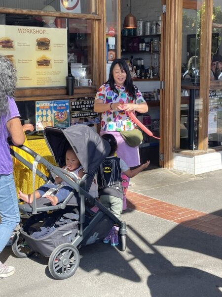Workshop cafe Glen Huntly with balloon tying lady for kids balloons Easter 2025